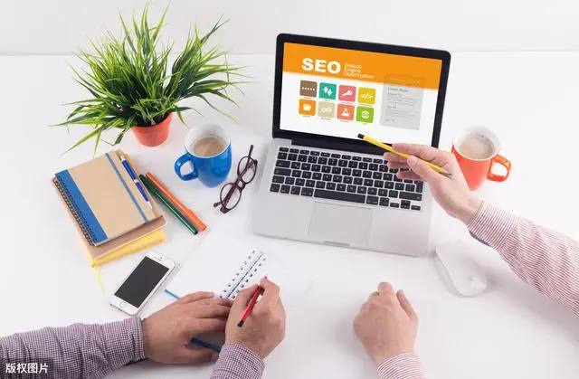 多匹马下山时被绑一条前腿